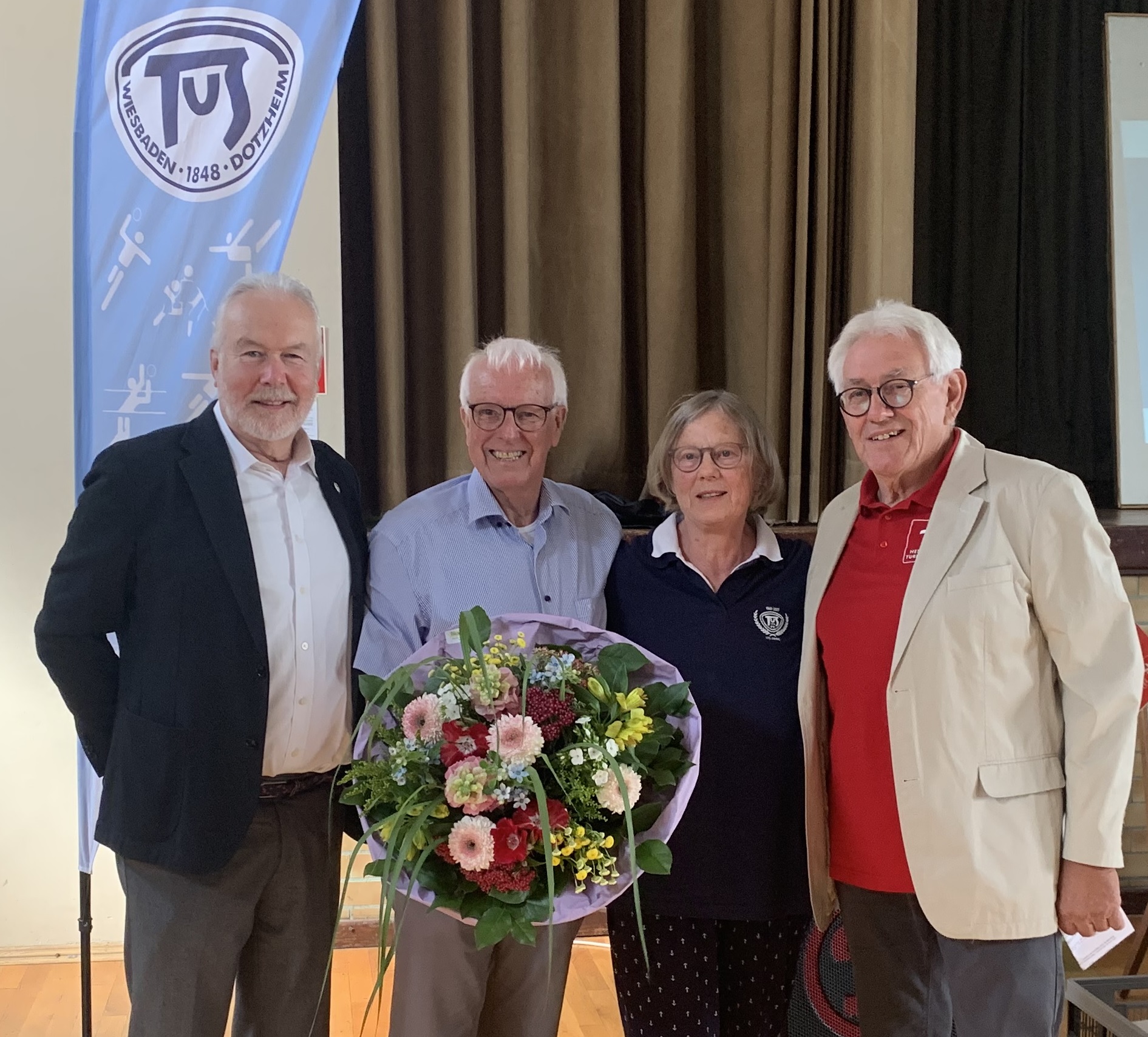 Ehrung von Ingrid Gänfgen mit der Ehrennadel des HTV in Silber